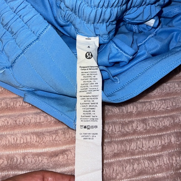 Lululemon Hotty Hot Short II *Long 4" *swift, color: Breezy size 4 in EUC. - Picture 5 of 14